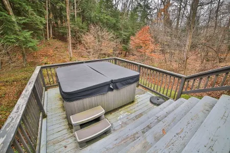 Hungry Hollow Hideaway - escape to this modern cabin on 15 acres