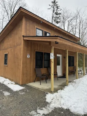 Quite/Peaceful country setting in the woods cabin/house