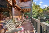 STUNNING mountain views facing sunset, hot tub, 3 king bedrooms + attached baths