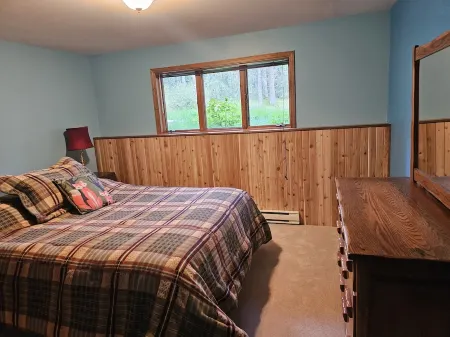 Home nestled in a private forest setting, mountain views, walk to Kenai Lake.