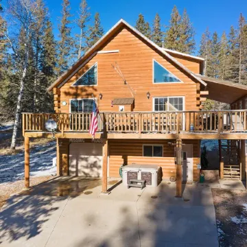 Beautiful Terry Peak Cabin, WiFi, Hot Tub. Game Room