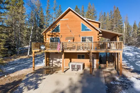 Beautiful Terry Peak Cabin, WiFi, Hot Tub. Game Room