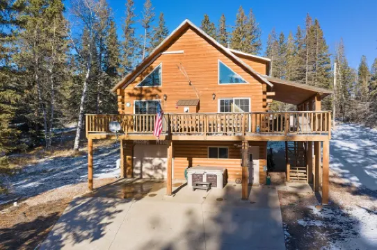 Beautiful Terry Peak Cabin, WiFi, Hot Tub. Game Room