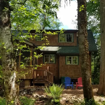 McKenzie Riverfront Cabin big screened-in porch, 1/2mi to Mckenzie River Trail