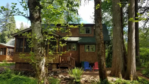 McKenzie Riverfront Cabin big screened-in porch, 1/2mi to Mckenzie River Trail