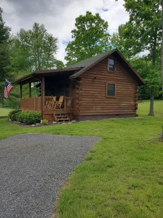 Peaceful, secluded mountain escape in Gap Mills, WV.