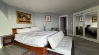 Iconic Landmark House Unit next to the beach- Panoramic Ocean/Coastal Views!