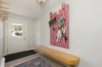 New listing! Recently updated chalet in Big Sky. Hot tub & close to town center! Hotels in Big Sky