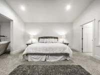 Luxurious Oregon Coast Townhouse with Mesmerizing Views! Hotels in Coos Bay