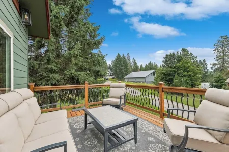 Spacious Getaway, Central Location, Family Friendly