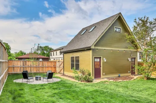 Clean, comfortable and modern cottage in trendy and historic Lockeland Springs