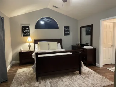 Eden Retreat - Rest & Relax with a Soothing Spa! 3King, 1Queen & 1 Airbed Hotels near Sundial Bridge