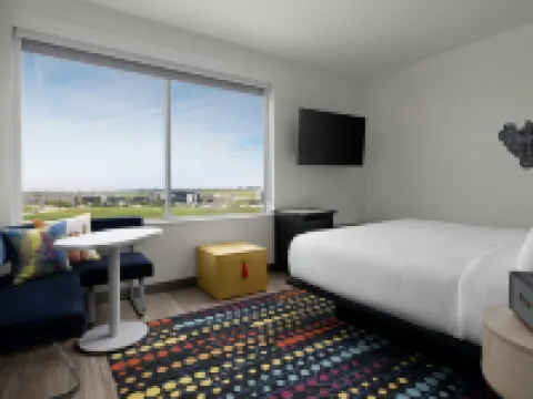 Aloft Waukee Hotels in Waukee