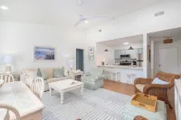 2Br2BA Poolside. 15% Discount for June/July Weekly Rentals.  Great for Families!
