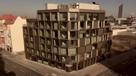 Bellman Hotel