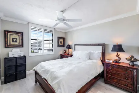 New Salt Water Pool and Sun Deck  Steps to Vanderbilt Beach  Water Views