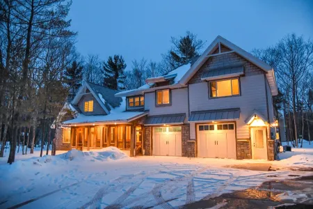 Great Location! Close to downtown Fish Creek and Peninsula State Park