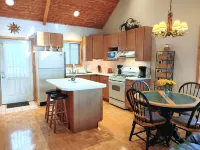 Serene Sunset View Lakehouse Near Cascade Mountain Hotels in Packwaukee