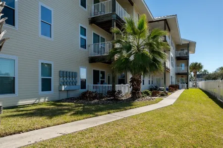 Little Bay Breeze ~ Fantastic First Floor Condo ~ Marina Club/Key Allegro