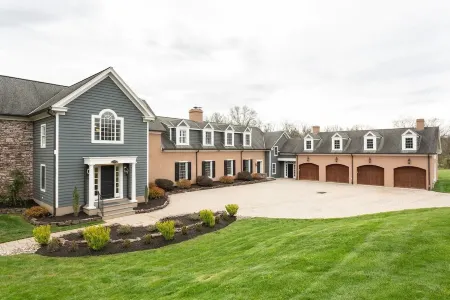 Expansive Modern Farm House On 8 Park-Like Acres