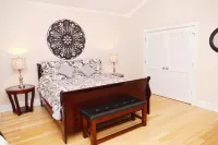 4 BR Beautiful Southern Style Home w/ Private Large Pool, Heat Opt - North End Hotels near Fort Pulaski National Monument