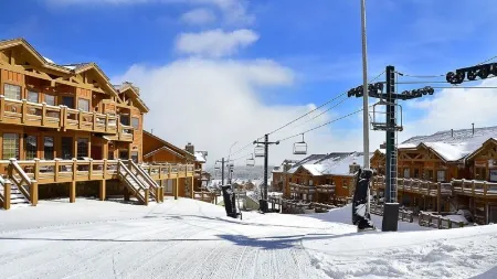 7 Springs - Luxury Southwind Townhome Ski-in Ski out off the back deck!