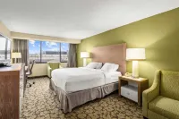 Red Lion Hotel Charlotte โรงแรมใกล้ดิสคัฟเวอรีเพลสเนเจอร์