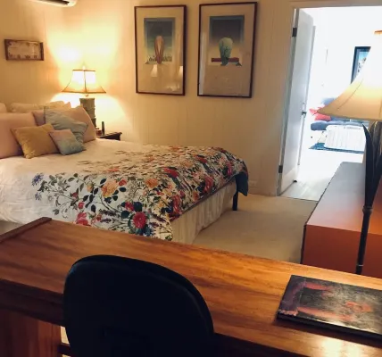 Honeymooner's Delight, Private Pool & Property,Ocean Views, close to beach.