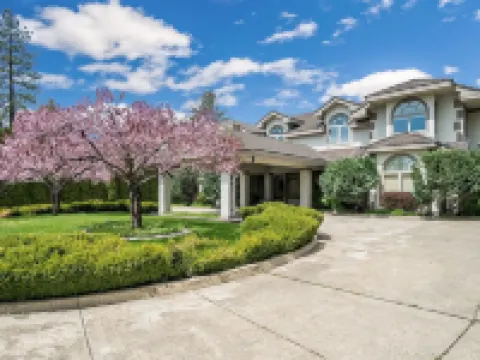 Unique Sandpoint Property with Hot Tub Near Schweitzer Mountain! Hotels in Sandpoint