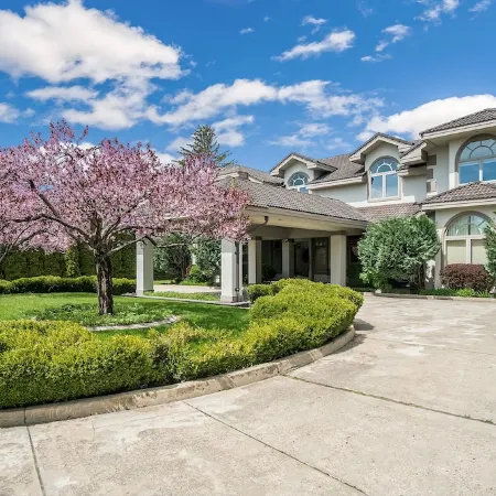 Unique Sandpoint Pool House Across from Lake, Perfect for Groups!