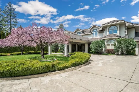 Unique Sandpoint Property with Hot Tub Near Schweitzer Mountain!