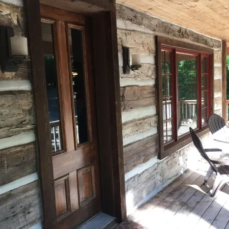 Cabin With Modern Kitchen, Fireplace, Porch! 20% weekly discount Feb-Apr!