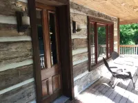 Cabin With Modern Kitchen, Fireplace, Porch! 20% weekly discount Feb-Apr!