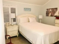 Surf shack on the beach,  direct ocean. Hotels in Indialantic