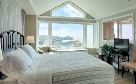 ON the beach in Rockaway with panoramic views! 30-night minimum SEAVIEW403