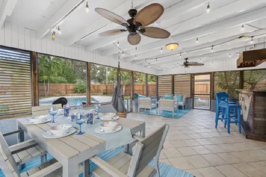 ENTIRE Home, POOL, LANAI/PORCH, Private BAR, MINUTES to Beach, FULLY STOCKED!!