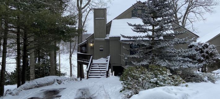 Lakefront, 3 Amazing Decks, Tennis/Pickle Ball, Boat Slip, Hot Tub, Bed Swing Hotels in Garrett County