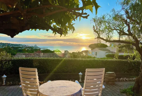 Apartment/Mazet with garden (150m2) and sea view in a quiet location near the town center