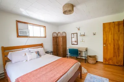 Vintage charm with modern conveniences on the water in Saugerties, NY! Hotels in der Nähe von Seamon Park