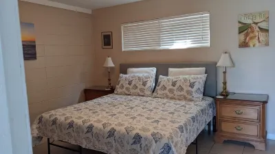 🌻 Gulf Terrace 115 🩴DOWNSTAIRS! NO STEPS🦩3 Pools, 🏖️ Boat/RV Parking Hotels near Banana Bart