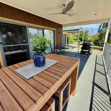 Luxury retreat overlooking Mt Panorama and Bathurst semi-rural surrounds