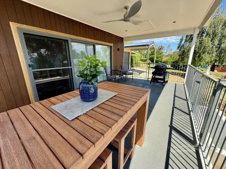 Luxury retreat overlooking Mt Panorama and Bathurst semi-rural surrounds Отели в г. Kelso