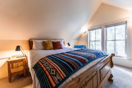 The Top Rated Home in Crested  Butte! Best Location, Hot Tub & Steam Shower! Отели в г. Крестед-Батт
