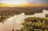 Lake Sinclair Getaway + Rooftop Patio