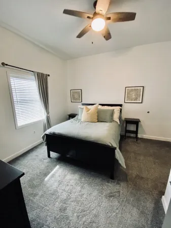 Lakeside Brand New Luxury Condo⚓️ Отели в г. Бемус Пойнт