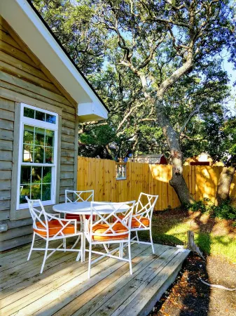 Adorable Cottage By the Sea - Ocean View - 1/2 Block Walk to Beach - Fenced Yard