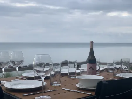 Lake MI Private Beach; fireplace, Sunsets. Close to Fishtown & Sleeping Bear