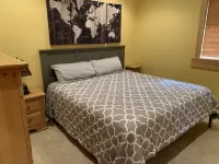 Large Big Sky Condo, sleeps 12-14. Close to Yellowstone and world class skiing!