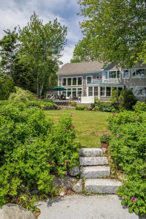 Sailor's Valentine: Bayfront Home on Private Beach and Hot Tub!