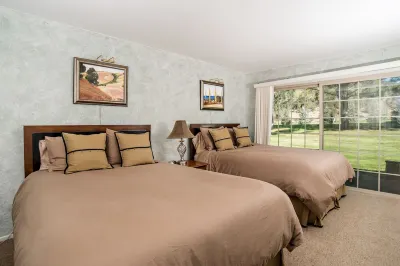 Fantastic 2 Bedroom Condo On Golf Course, Includes 2 Fishing Badges! Near Skiing